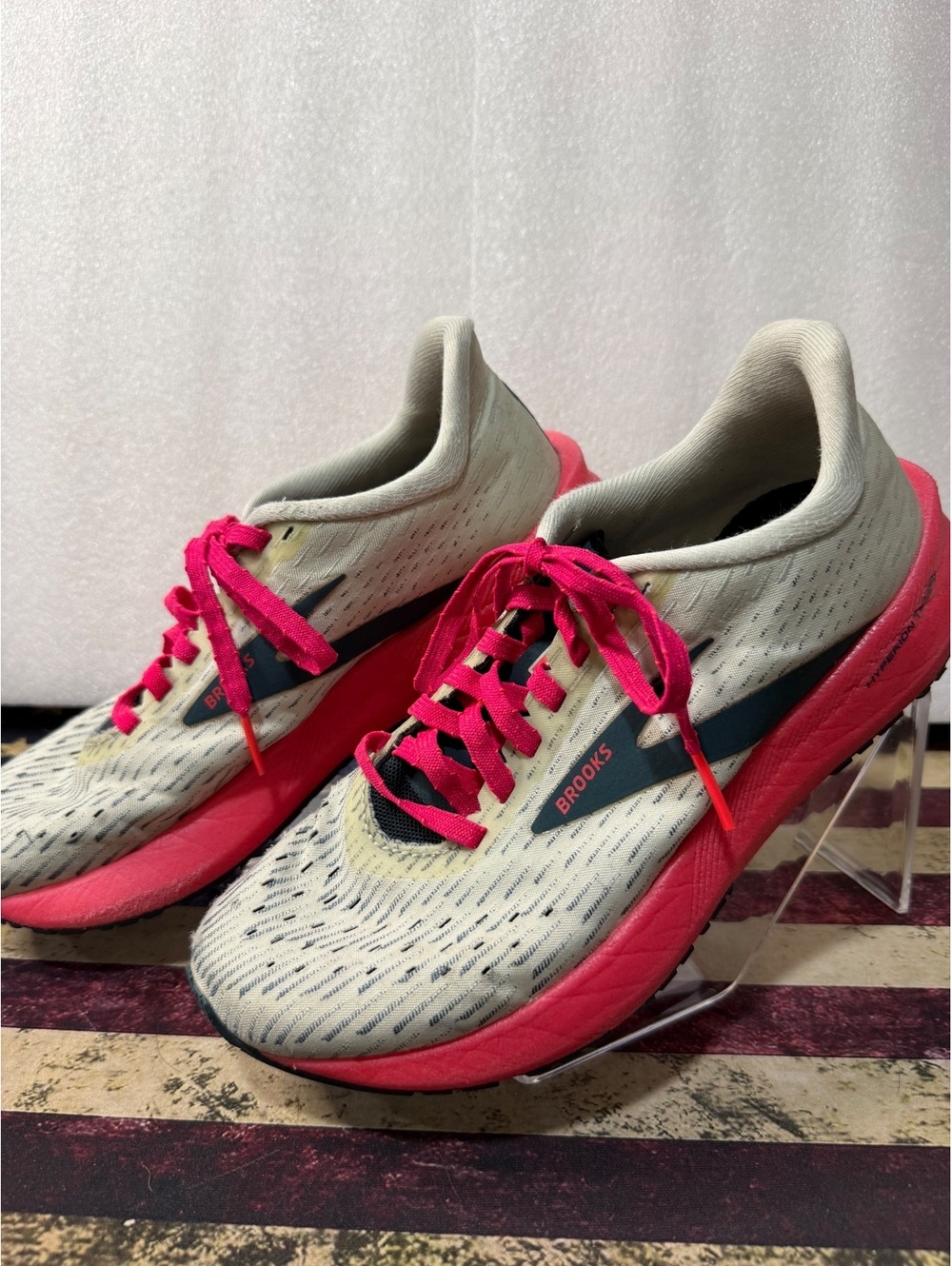 Brooks Hyperion Tempo Women’s 5.5 B Running Shoes Gray Coral Pink Lightweight